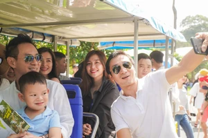 Rất nhiều du khách ở Safari Phú Quốc đã nhận ra gia đình Lý Hải - Minh Hà khi cả nhà xuất hiện tại Vinpearl Safari Phú Quốc