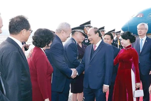  Lễ đón Thủ tướng Chính phủ Nguyễn Xuân Phúc và Phu nhân tại sân bay quân sự Gimhae, TP Busan