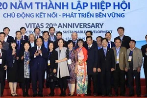 Thủ tướng Nguyễn Xuân Phúc và các đại biểu dự lễ. Ảnh: TTXVN