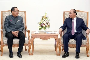 Thủ tướng Nguyễn Xuân Phúc và Đại sứ đặc mệnh toàn quyền Vương quốc Thái Lan tại Việt Nam, ông Tanee Sangrat. Ảnh: VGP