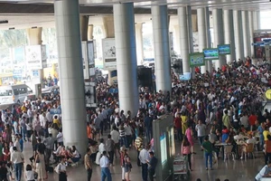 Khách qua sân bay Tân Sơn Nhất, Nội Bài dịp tết tăng kỷ lục