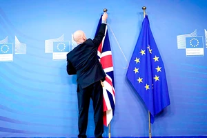 Lễ hạ cờ Anh ở Brussels đánh dấu Anh rời EU