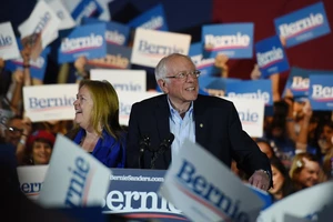 Ông Bernie Sanders và nụ cười chiến thắng ở Nevada. Ảnh: REUTERS