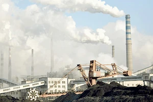 Nhà máy nhiệt điện dùng than gây ô nhiễm môi trường
