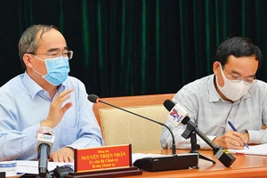 Bí thư Thành ủy TPHCM Nguyễn Thiện Nhân phát biểu tại cuộc họp giao ban trực tuyến về phòng chống dịch Covid-19. Ảnh: VIỆT DŨNG 