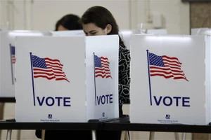 Cử tri Mỹ ủng hộ bỏ phiếu qua thư 