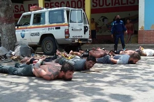 Nhóm lính đánh thuê bị Venezuela bắt giữ. Nguồn: AP