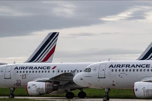  Máy bay của Hãng hàng không Air France tại sân bay Charles de Gaulle ở Paris, Pháp. Nguồn: TTXVN