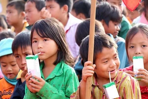 Chương trình sữa học đường: Trẻ diện hộ nghèo khó tiếp cận