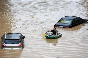 Cảnh ngập lụt sau những trận mưa lớn tại Khu tự trị dân tộc Choang Quảng Tây, Trung Quốc, ngày 11-7-2020. Ảnh: THX/TTXVN