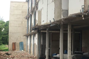 Khu chung cư mini tại phường Linh Đông (quận Thủ Đức) đã bị cưỡng chế tháo dỡ phần vi phạm