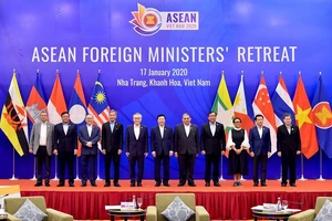 Bộ trưởng Ngoại giao của 10 nước ASEAN dự hội nghị cấp cao tại Nha Trang (Khánh Hòa, Việt Nam)