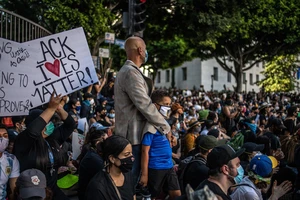 Một cuộc biểu tình vì quyền lợi của người da màu tại thành phố Los Angeles, bang California, Mỹ. Ảnh: NY Times