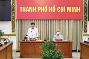  Chủ tịch UBND TPHCM Nguyễn Thành Phong phát biểu tại cuộc họp. Ảnh: Trung tâm Báo chí TPHCM