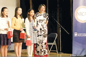 Các em đoạt giải thưởng viết sách tiếng Việt ở bang California, Mỹ