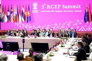 Ký kết hiệp định thương mại tự do ASEAN và đối tác