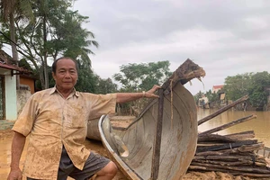 Ông Võ Văn Bình cứu sống 100 đồng bào trong đợt mưa lũ vừa qua