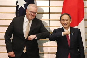 Thủ tướng Nhật Bản Suga Yoshihide và người đồng cấp Australia Scott Morrison. Nguồn: theaustralian.com.au