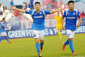  Cầu thủ trẻ Nguyễn Hai Long (trái) thể hiện ấn tượng ở V-League 2020. Ảnh: MINH HOÀNG