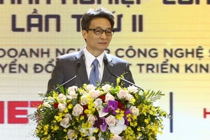 Phó Thủ tướng Vũ Đức Đam phát biểu tại Diễn đàn quốc gia về Phát triển doanh nghiệp công nghệ số Việt Nam 2020. Ảnh: VGP