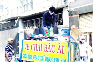 Chiếc xe ve chai bác ái của giới trẻ Giáo xứ Bình Thuận