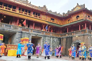 Tái hiện lễ phát lịch dưới triều Nguyễn tại Ngọ Môn - Hoàng thành Huế