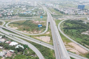 Hệ thống giao thông liên hoàn kết nối cao tốc TPHCM - Long Thành - Dầu Giây vào đường Vành đai 2 - Mai Chí Thọ. Ảnh: CAO THĂNG