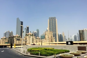 Tòa án này đặt trụ sở tại Tòa án Trung tâm Tài chính quốc tế Dubai (DIFC), một trung tâm trọng tài độc lập hoạt động dựa trên luật chung