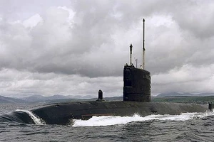 Tàu ngầm Nhật Bản va chạm với tàu tư nhân 