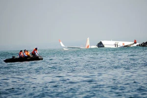 Nga: Máy bay chở khách rơi xuống biển