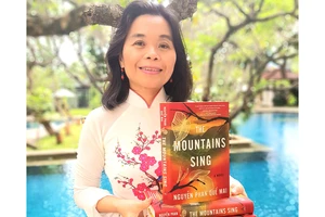  Nhà văn Nguyễn Phan Quế Mai cùng tác phẩm bằng tiếng Anh mới nhất của mình