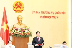 Chủ tịch Quốc hội Vương Đình Huệ phát biểu tại phiên họp