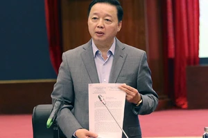 Bộ trưởng Bộ TN-MT Trần Hồng Hà chủ trì cuộc họp với một số hội, hiệp hội doanh nghiệp (DN) về dự thảo nghị định quy định chi tiết một số điều của Luật Bảo vệ môi trường. Nguồn: VIETNAMNET 