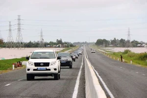 Tuyến đường cao tốc Lộ Tẻ - Rạch Sỏi góp phần thúc đẩy phát triển vùng ĐBSCL. Ảnh: HUỲNH LỢI