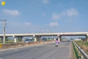 Cầu vượt trên Quốc lộ 22 thuộc dự án đường Hồ Chí Minh đoạn Chơn Thành - Đức Hòa qua tỉnh Tây Ninh