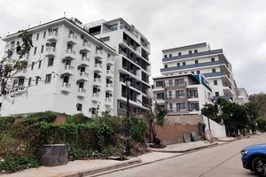 Buộc tháo dỡ nhiều biệt thự xây sai phép ở Nha Trang 