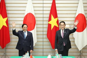 Thủ tướng Phạm Minh Chính và Thủ tướng Nhật Bản Kishida Fumio. Ảnh: TTXVN