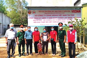 Hội Chữ thập đỏ tỉnh bàn giao căn nhà Chữ thập đỏ cho gia đình bà Cao Thị Điệp (ngụ ấp 1, xã Phú Lý, huyện Vĩnh Cửu)