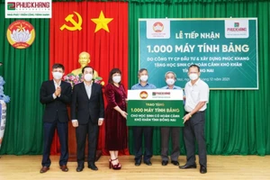 Tặng máy tính bảng cho 1.000 học sinh khó khăn ở Đồng Nai 