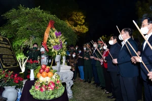 Thủ tướng Chính phủ Phạm Minh Chính và đoàn công tác Trung ương dự lễ viếng, dâng hương, dâng hoa tưởng niệm Đại tướng Võ Nguyên Giáp. Ảnh: VGP