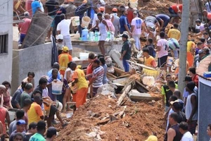 Tìm kiếm người mất tích trong vụ sạt lở đất tại khu vực Niteroi, bang Rio de Janerio, Brazil. Nguồn: EPA