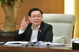 Chủ tịch Quốc hội Vương Đình Huệ cho ý kiến tại cuộc họp. Ảnh: QUOCHOI.VN