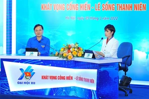 Đồng chí Nguyễn Anh Tuấn đối thoại với đoàn viên, thanh niên, thiếu nhi trong và ngoài nước. Ảnh: TTXVN