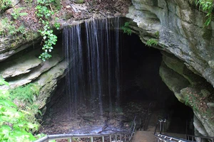 Hệ thống hang động khổng lồ này cung cấp nước uống cho 40% dân số Mỹ