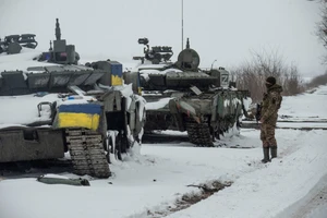 Xe tăng Nga bị lực lượng Ukraine thu giữ tại Kharkiv. Ảnh: REUTERS