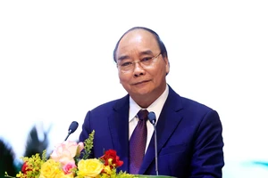 Chủ tịch nước Nguyễn Xuân Phúc phát biểu tại Hội nghị quán triệt và triển khai tổng kết 10 năm thực hiện Nghị quyết Trung ương 8 khóa XI. Ảnh: TTXVN