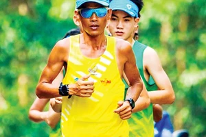 “Dị nhân” marathon Nguyễn Văn Long: 31 ngày chạy bộ xuyên Việt