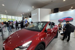 Xe điện Tesla của Mỹ trưng bày tại Triển lãm xe điện quốc tế thường niên ở Jeju, Hàn Quốc