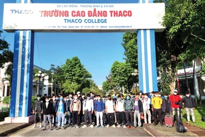 Các học viên huyện Tây Giang trong ngày đầu đến học tập tại Trường Cao đẳng Thaco