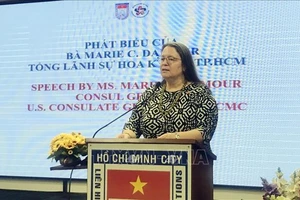 Bà Marie C. Damour, Tổng lãnh sự Hoa Kỳ tại Thành phố Hồ Chí Minh phát biểu tại buổi Họp mặt. Nguồn: TTXVN